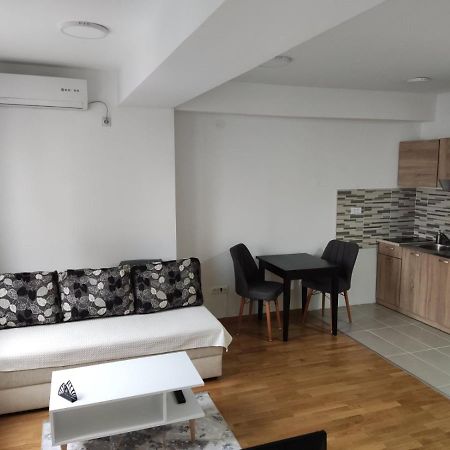 Sarah Apartments Skopje Bagian luar foto